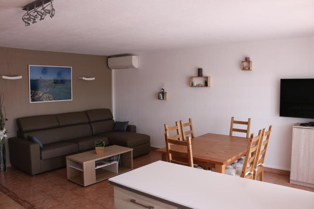 Coeur de Fréjus, L'AMPHITHÉÂTRE, appartement 3 pièces climatisé, terrasse, barbecue, piscine & parking - 4