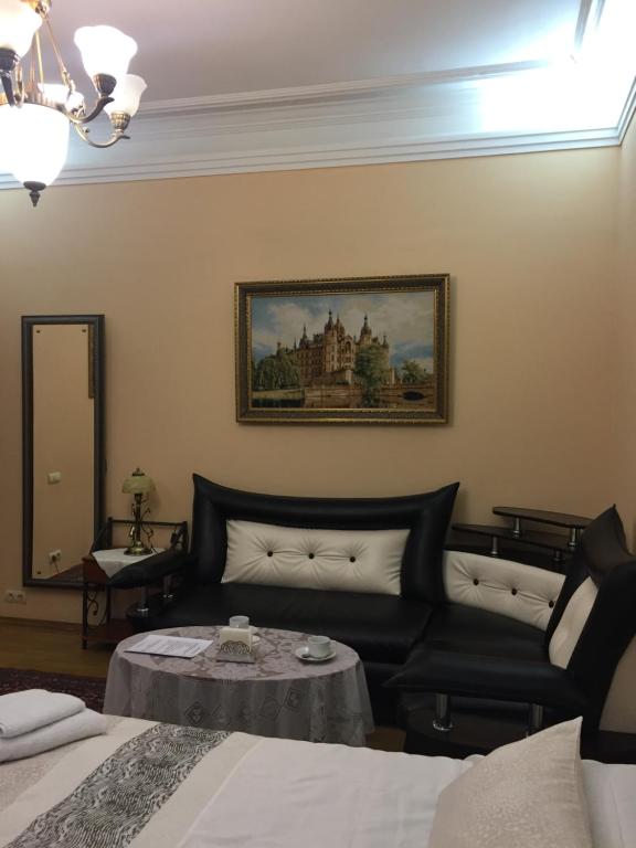Guest House near Patriarch's Ponds photo