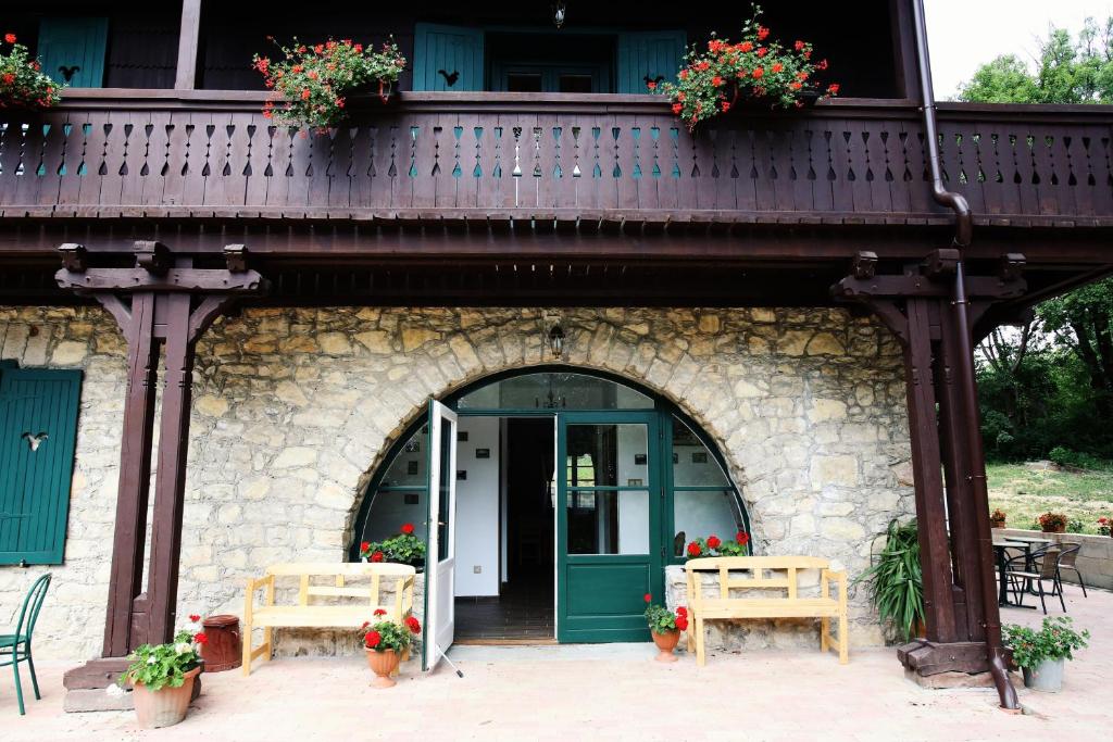 Hubertus Fogadó, Csesznek