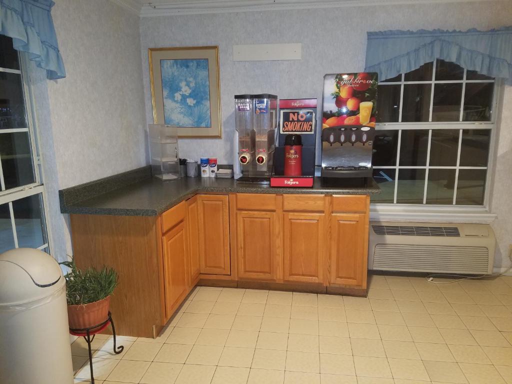 Americas Best Value Inn Winnsboro, SC photo