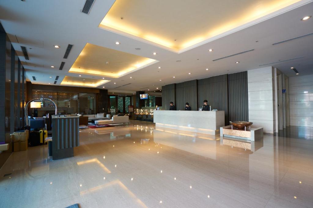 Lobby, Taipung Suites Hotel in Tainan