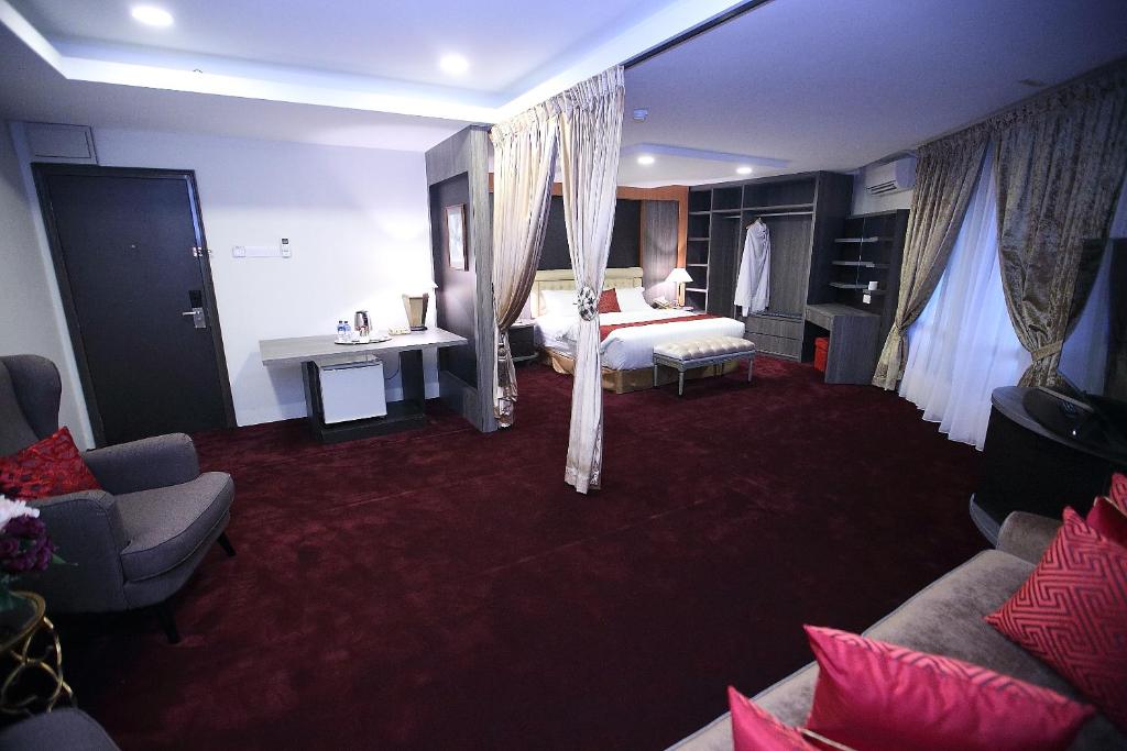 Guestroom, Al Khatiri Hotel in Kota Bharu