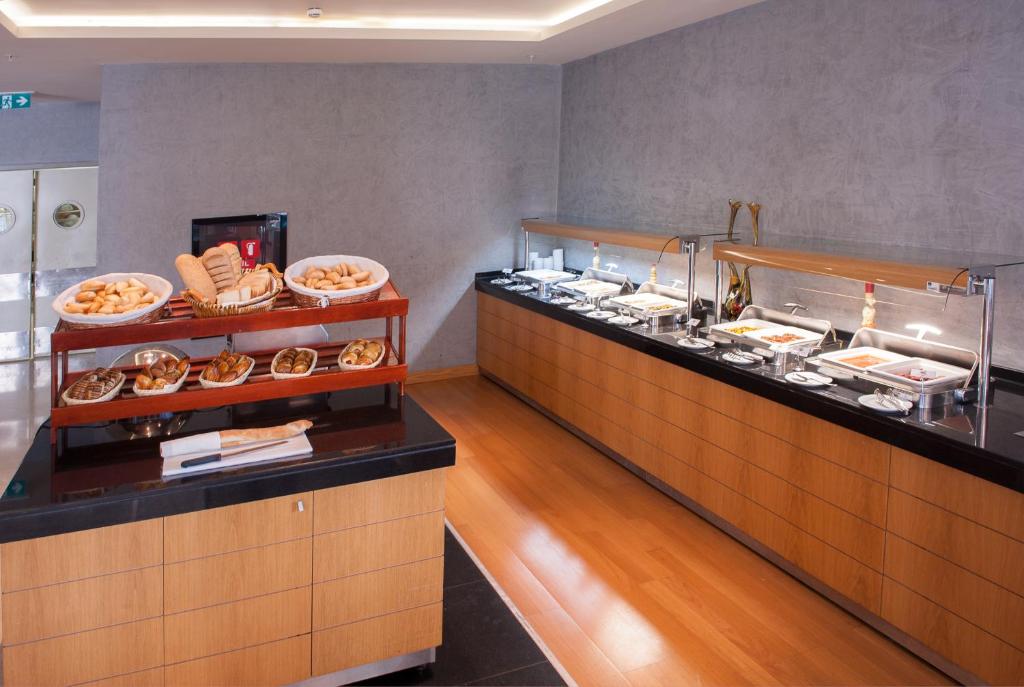 อาหารและเครื่องดื่ม