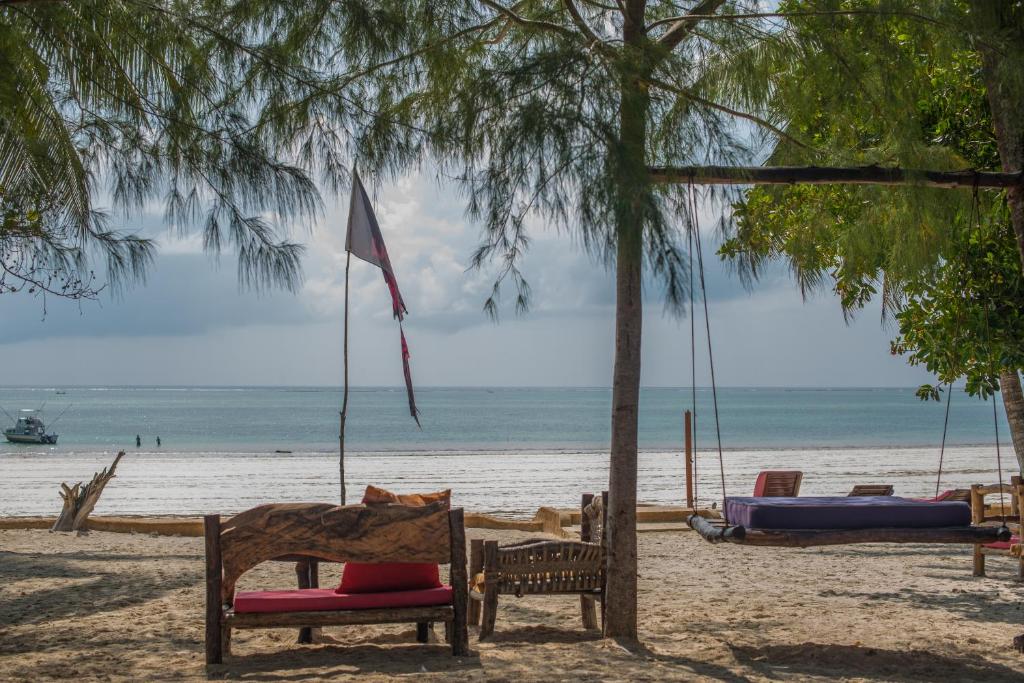 Soul Breeze Backpackers Diani photo