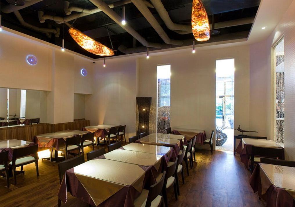 Restaurant, Golden Hot Spring Hotel in Taipei