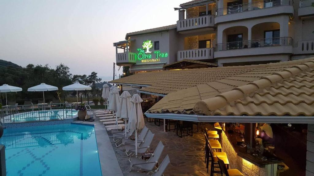 Adams Hotel photo