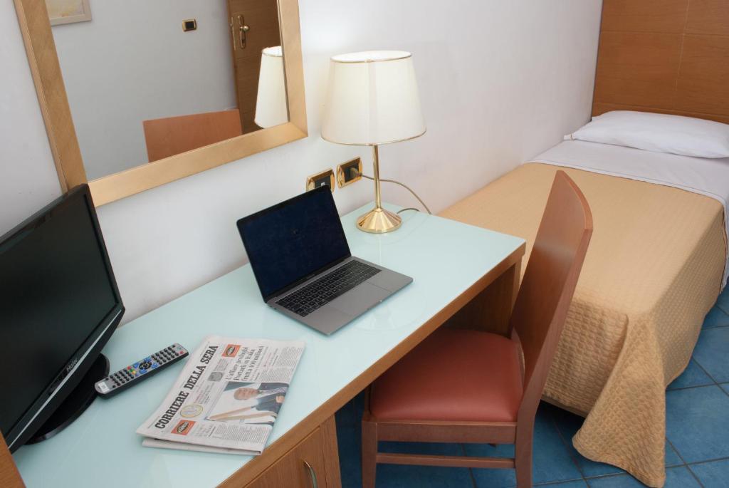 City Hotel photo