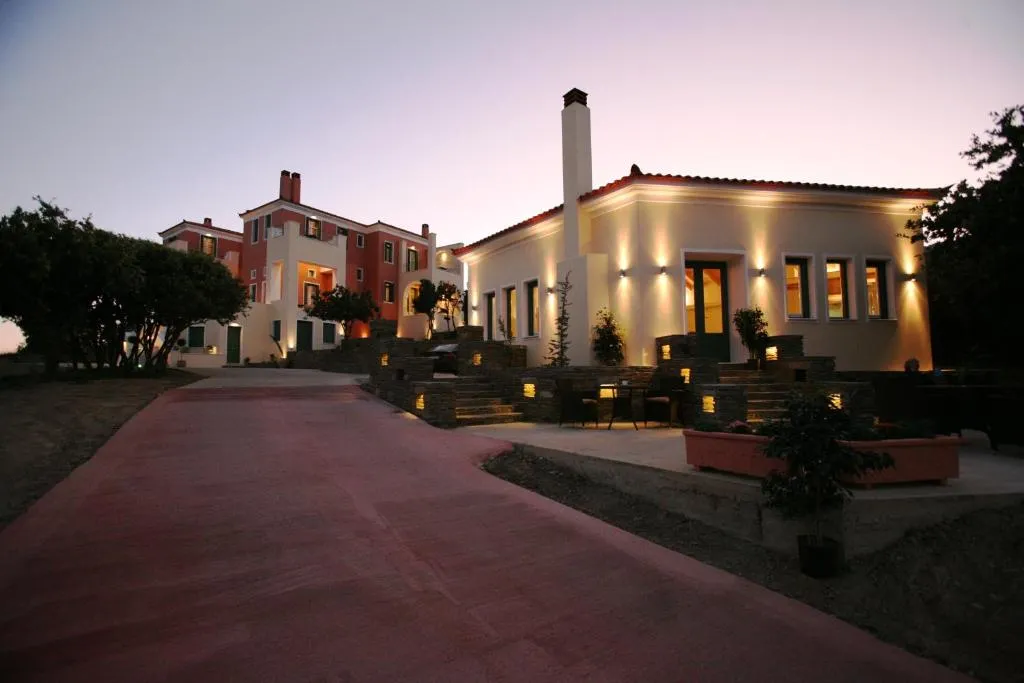 Armonia Resort, hotel en Ménites
