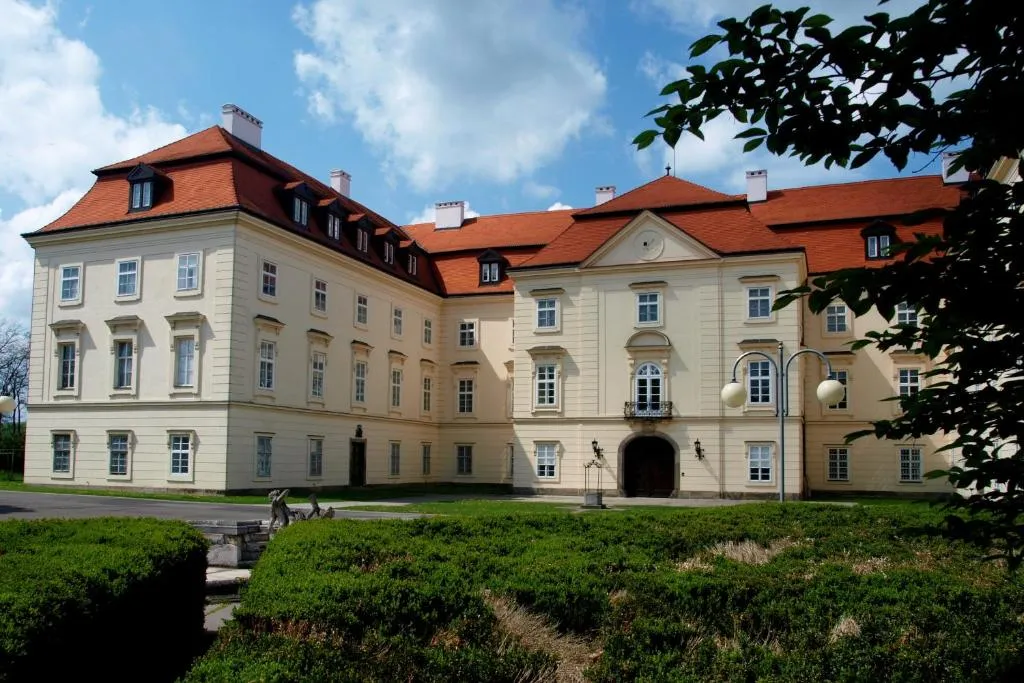 Zámek Napajedla, hotel v Napajedlech