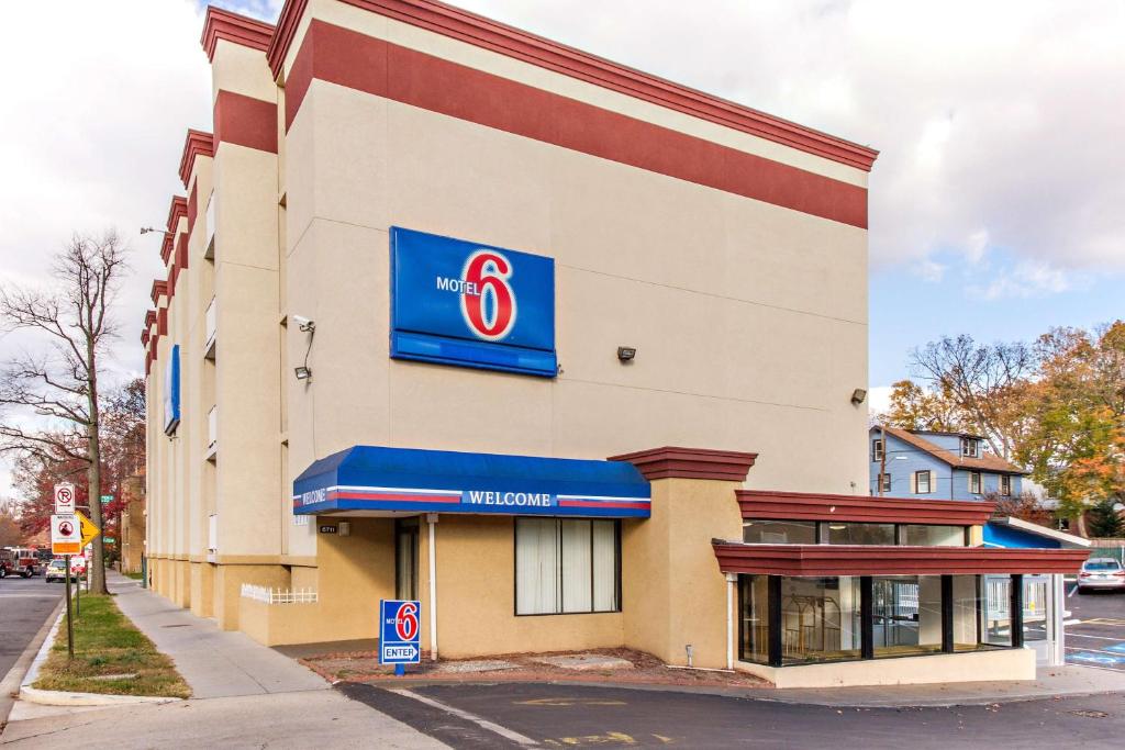 Motel 6 Washington DC photo