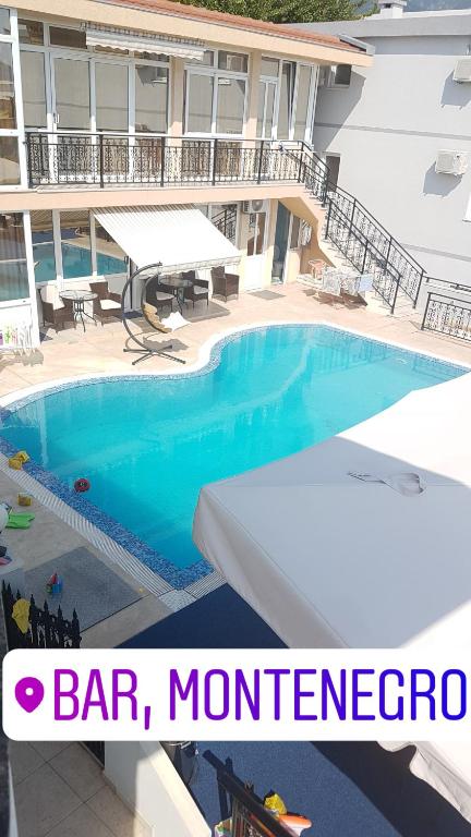 Apartments Nensy, Bar