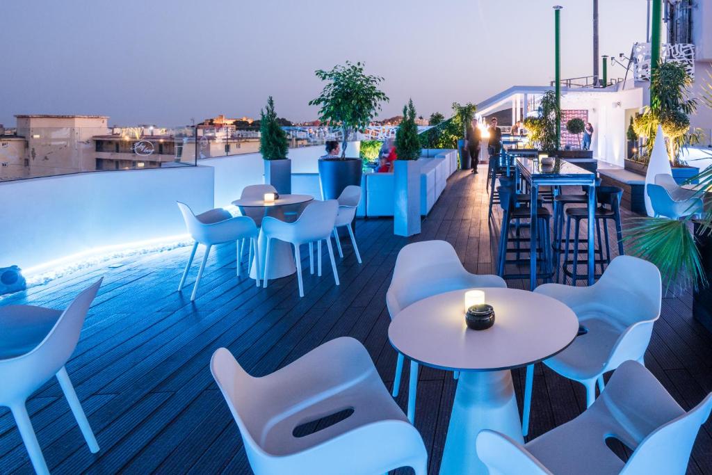 Veramar Aparthotel — Restaurant & bars in Fuengirola, Andalusia
