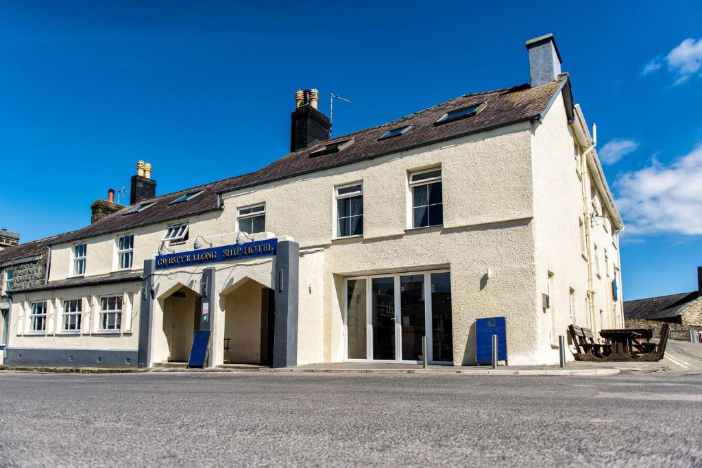 The Ship Hotel photo