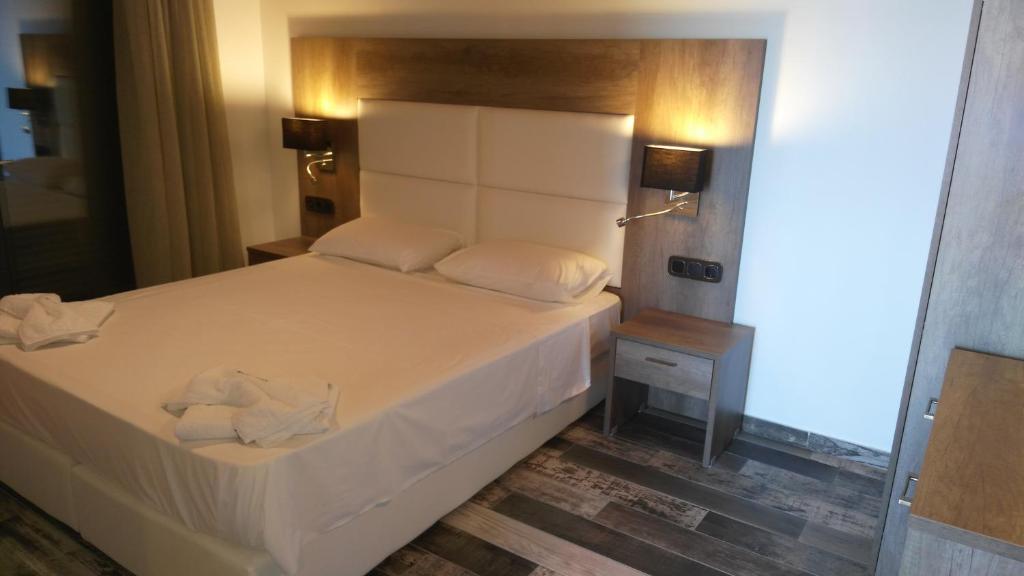 Bright Star — Hotel rooms in Faliraki, South Aegean