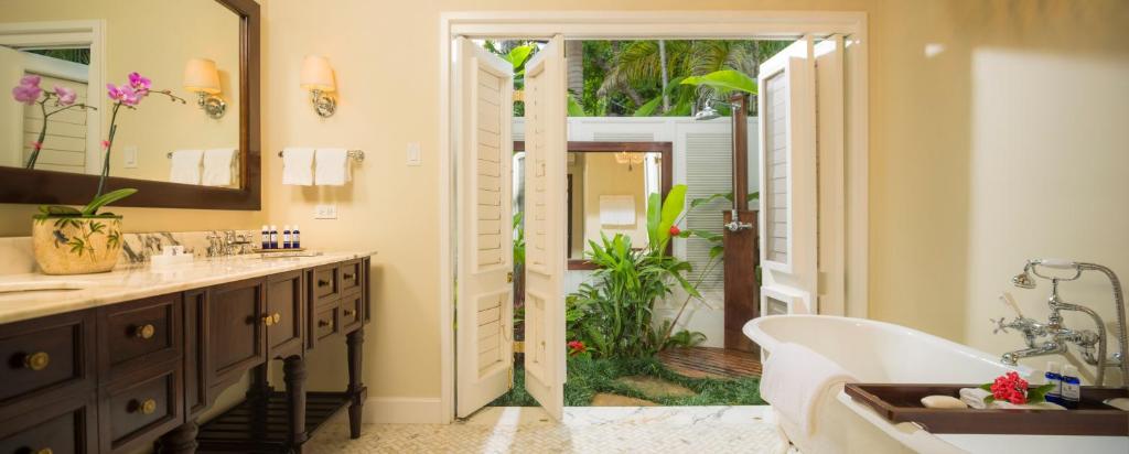 Round Hill Hotel & Villas Photo 4