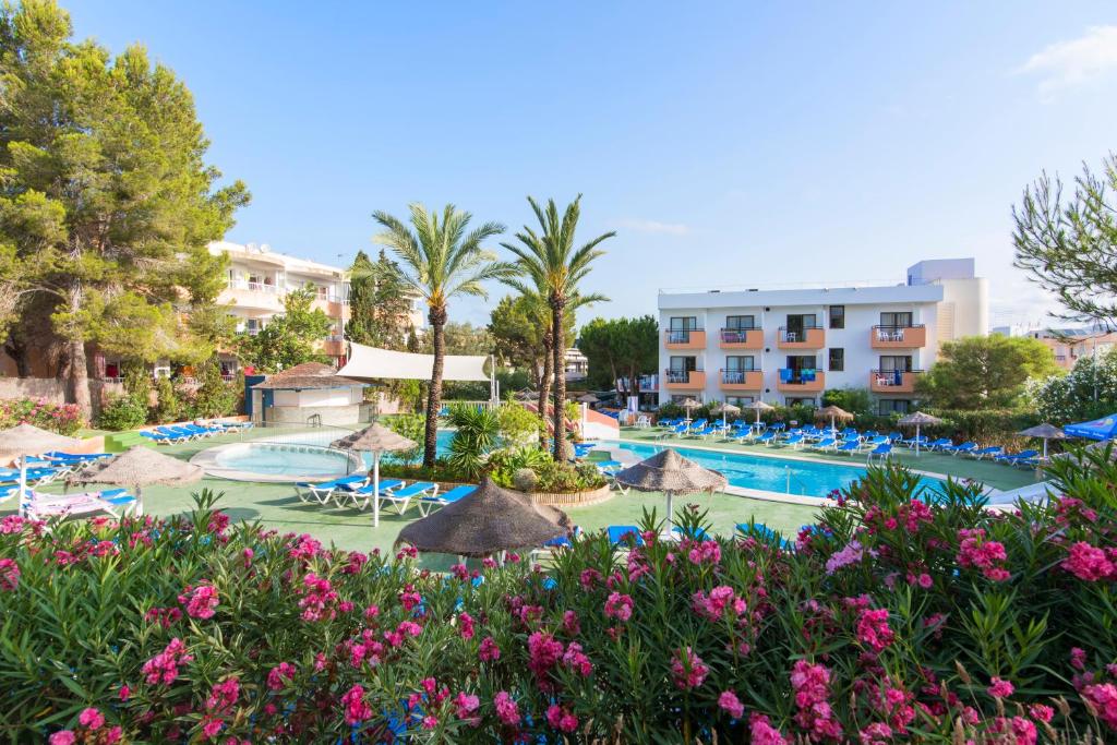 azuLine Hoteles Mar Amantis & II — Swimming pool in San Antonio, Balearic Islands