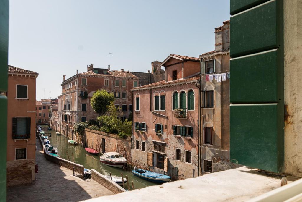 7 WINDOWS ON VENICE by LionHost - 2