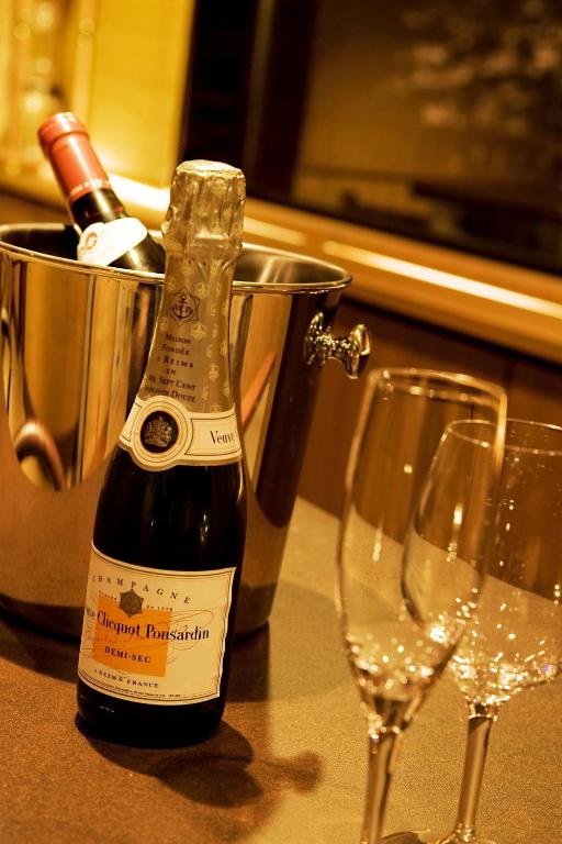 อาหารและเครื่องดื่ม