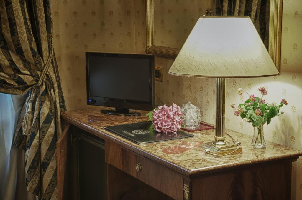 Hotel Cilicia — Hotel rooms in Rome, Lazio