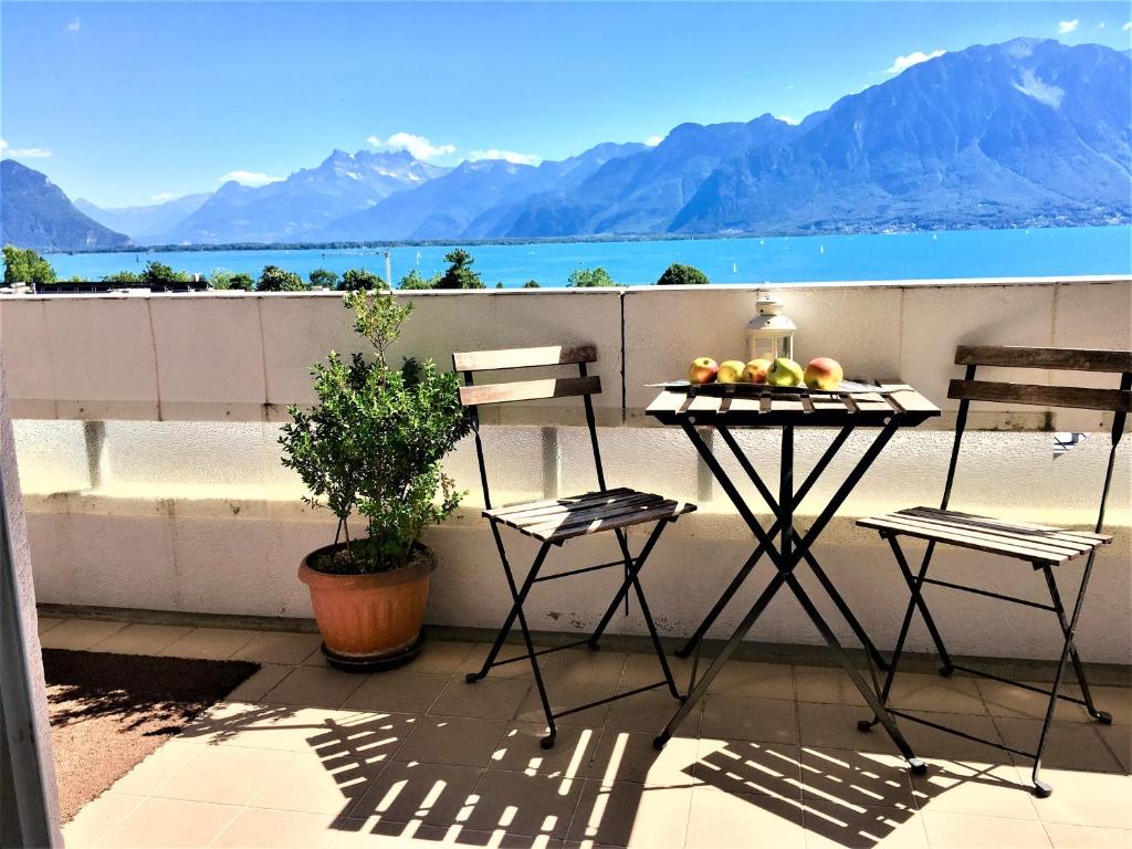 Family Apartment with Lake View | 73 — Hotel in Montreux