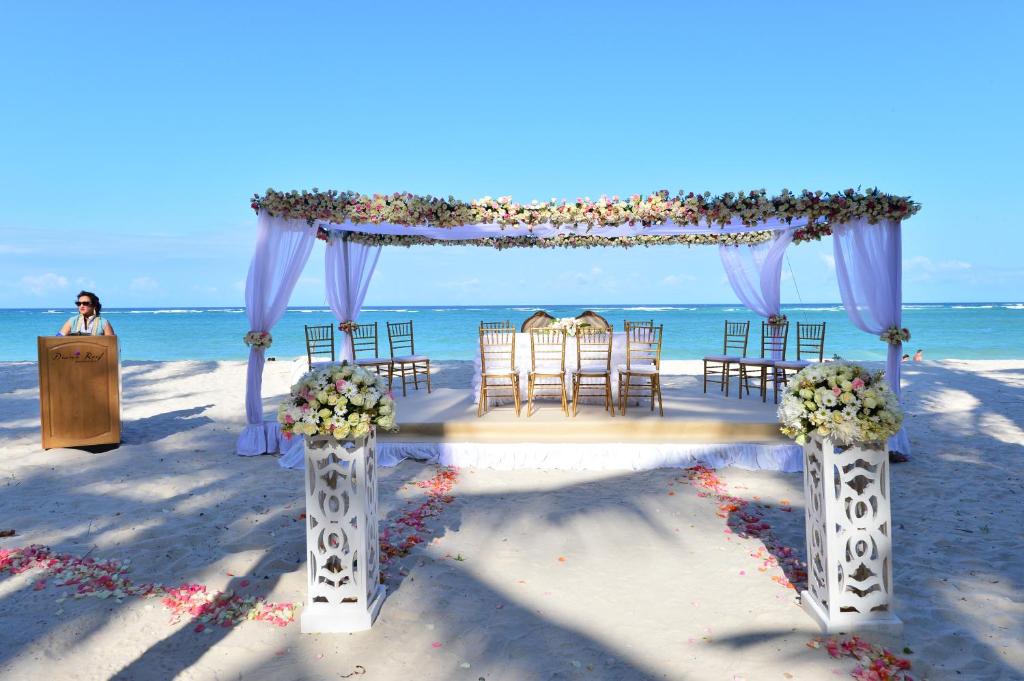 Diani Reef Beach Resort &amp; Spa — Hotel in Mombasa