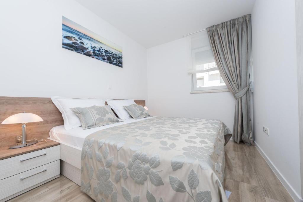 Apartments with pool Villa Zora photo