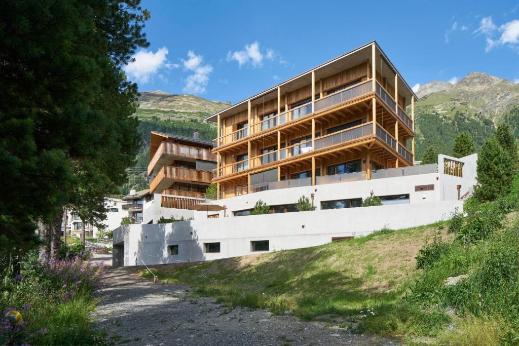 Alpine Lodge Chesa a la Punt — Hotel in Pontresina