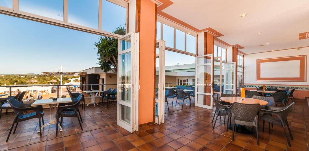 Globales Samoa — Restaurant & bars in Calas de Mallorca, Balearic Islands