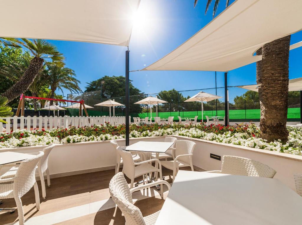 Globales Samoa — Restaurant & bars in Calas de Mallorca, Balearic Islands