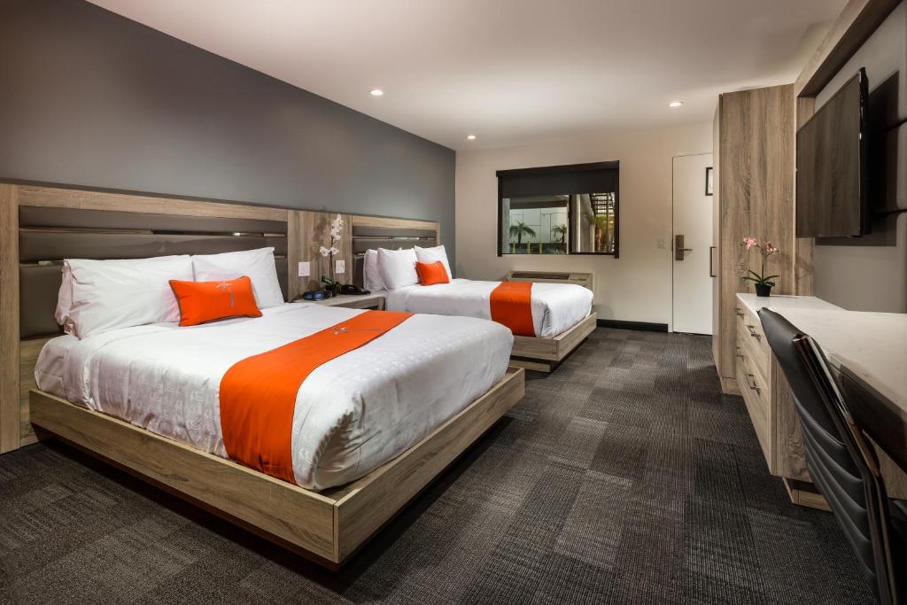 Los Angeles Canoga Hotel at Warner Center room