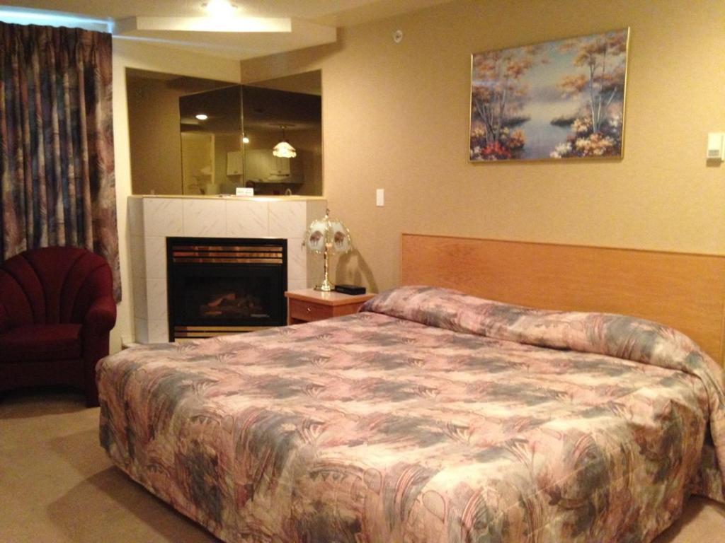 Western Budget Motel Peace River photo