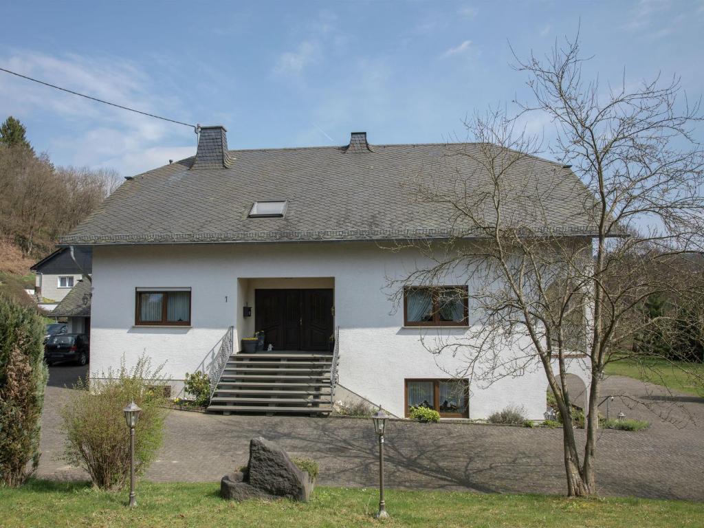 Lovely Mansion in Lirstal with Terrace
