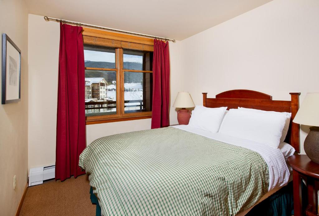 Zephyr Mountain Lodge photo