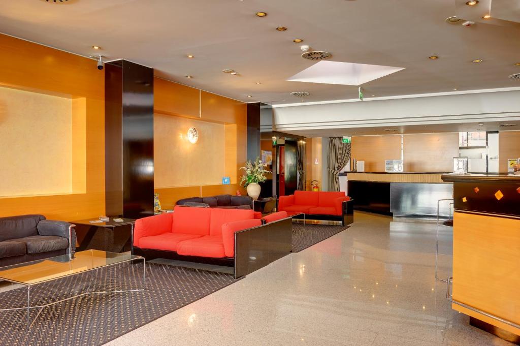 Hotel Junior photo