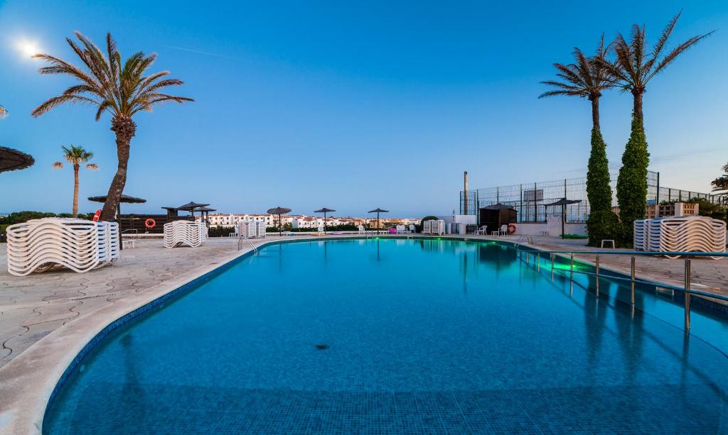 Globales Binimar — Swimming pool in Cala'n Blanes, Balearic Islands