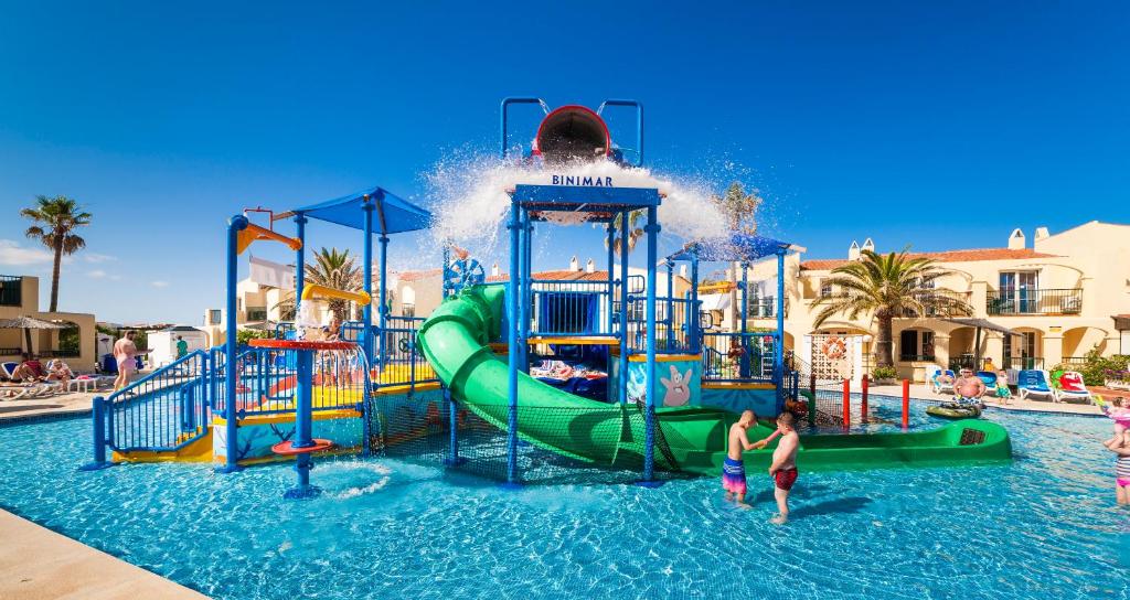 Globales Binimar — Swimming pool in Cala'n Blanes, Balearic Islands