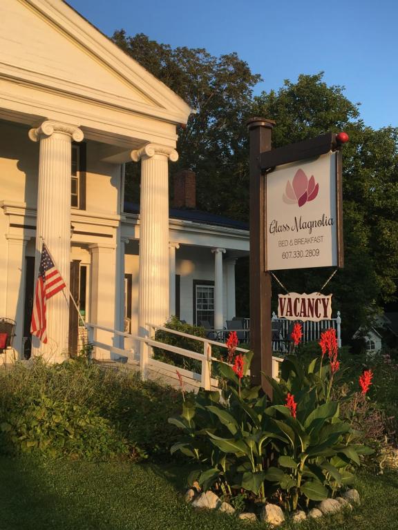 Glass Magnolia Bed & Breakfast photo