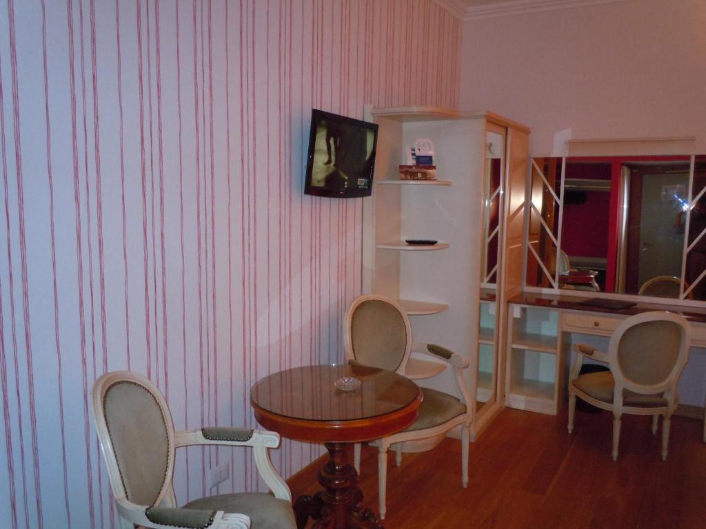 Hotel Metropole Suisse — Hotel rooms in Como, Lombardy
