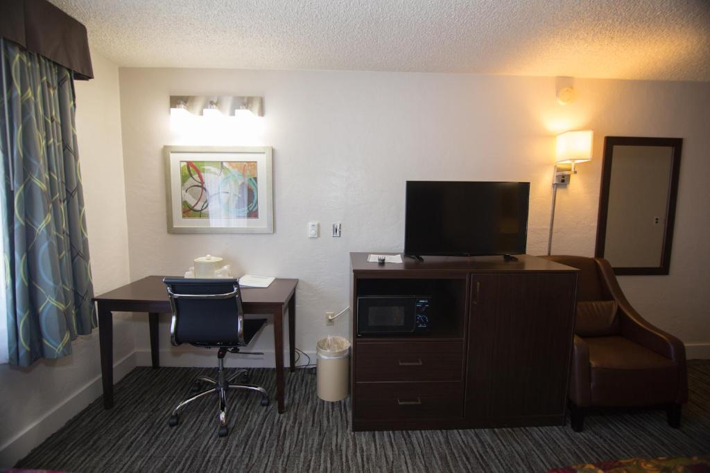 Eastside Lodge Photo 3