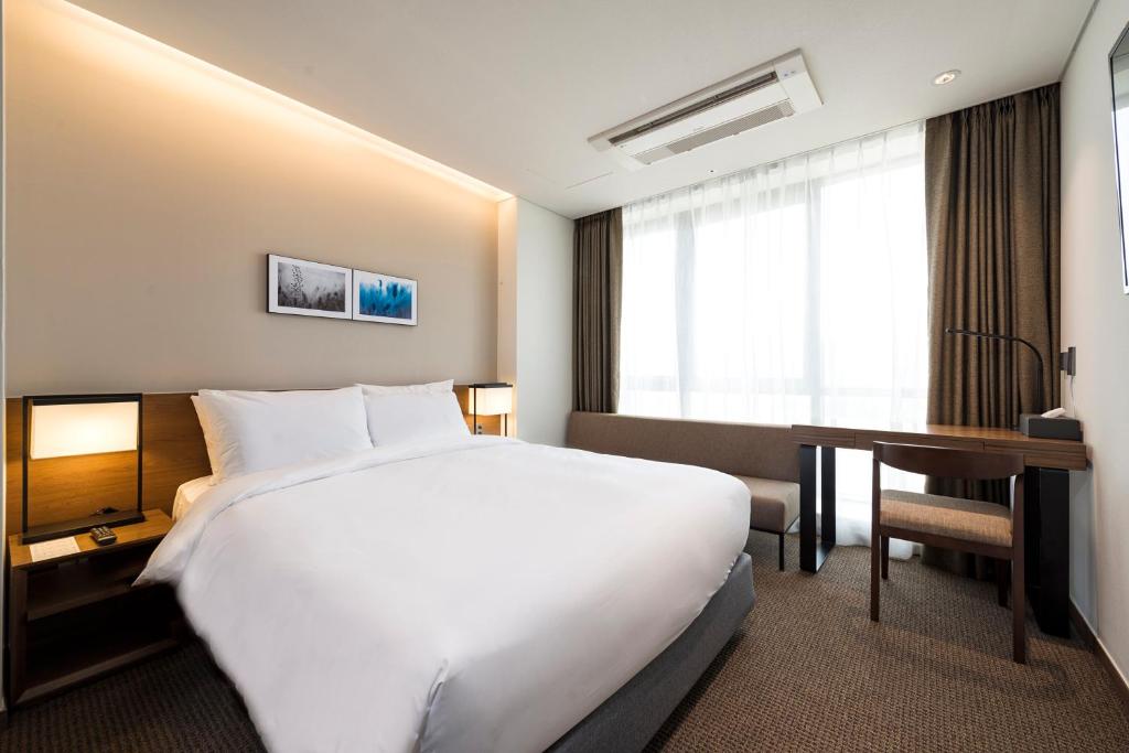 Hotel Room 4