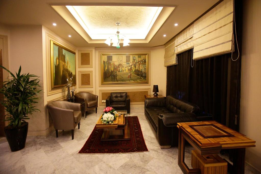 Camelot Hotel photo