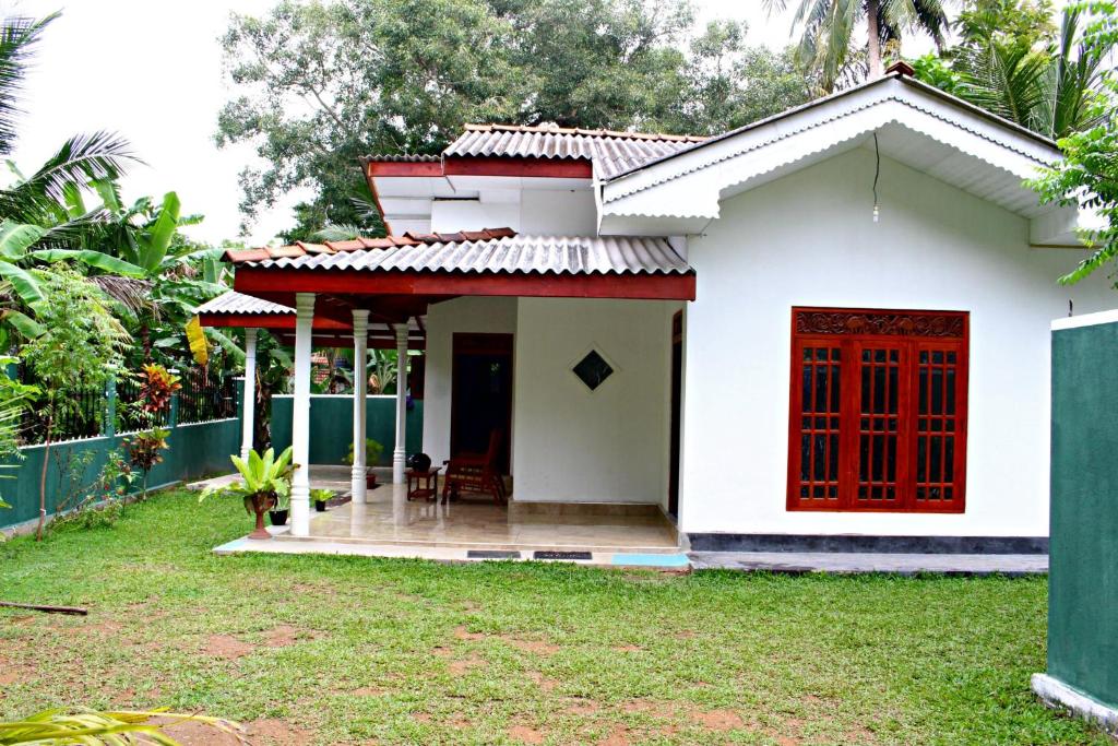 Дом на шри ланке. Мидигама Шри-Ланка. Navara Homestay 2 Хиккадува Шри-Ланка. Шри Ланка Асантха гуестхауз.