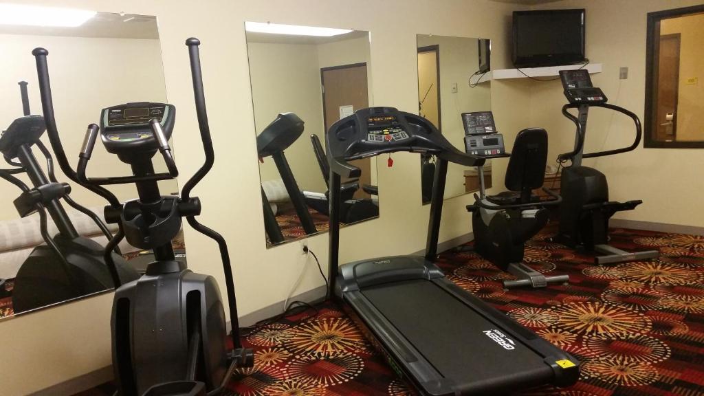 Super 8 By Wyndham Wheeling photo