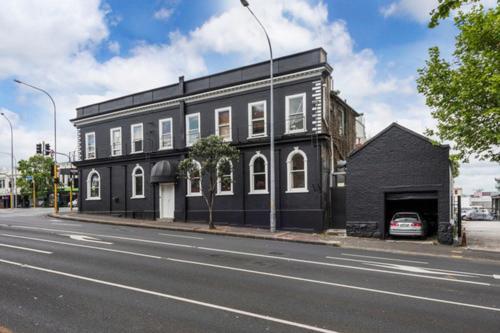 215 Edinburgh Castle, Auckland