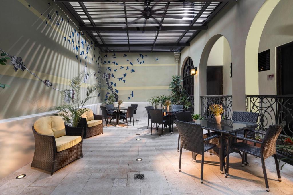 Decanter Hotel photo