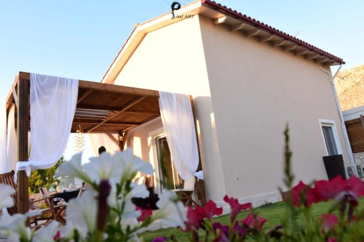 Sofelia Home, Stavros