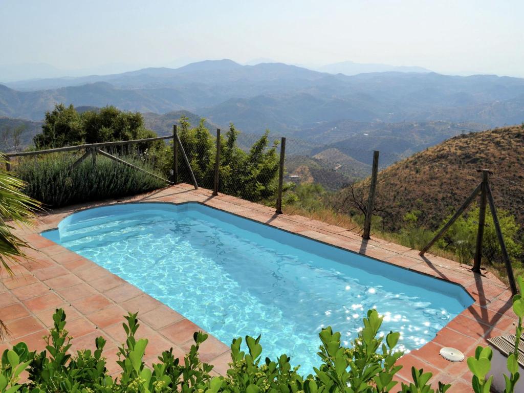 Andalusian Hillside Retreat, Almogía