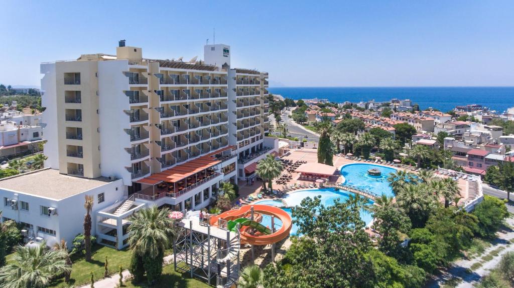 Palmin Hotel — Basen in Kusadasi, Aydin