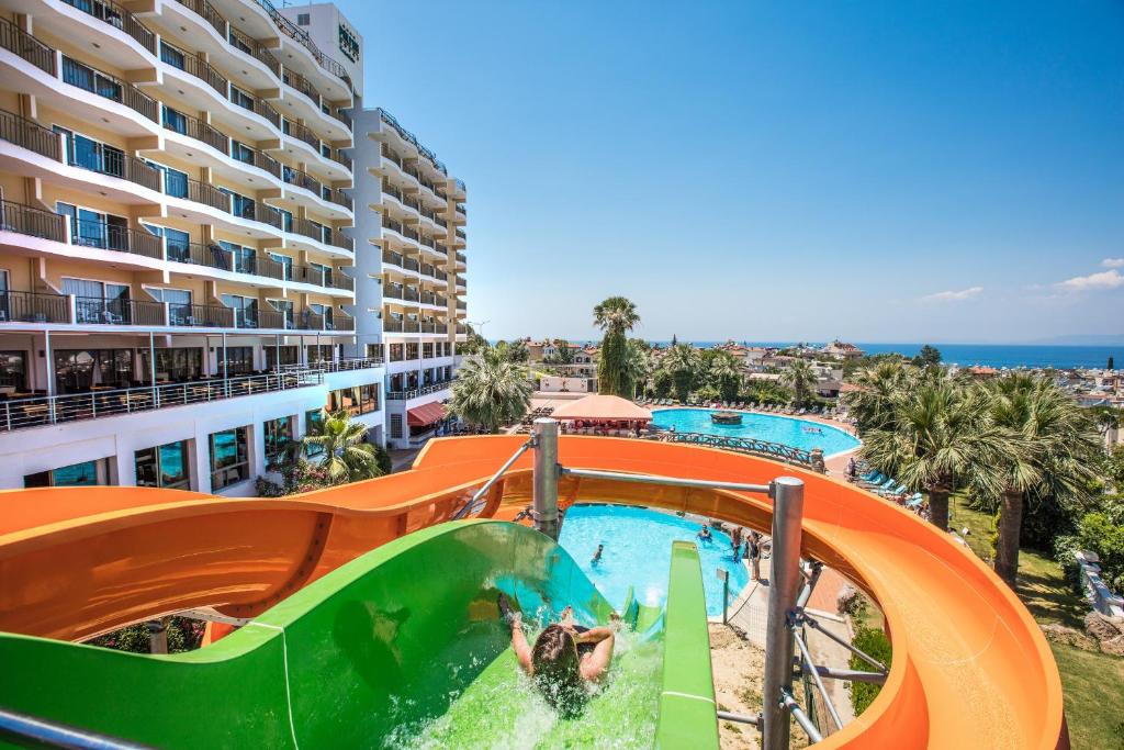 Palmin Hotel — Basen in Kusadasi, Aydin