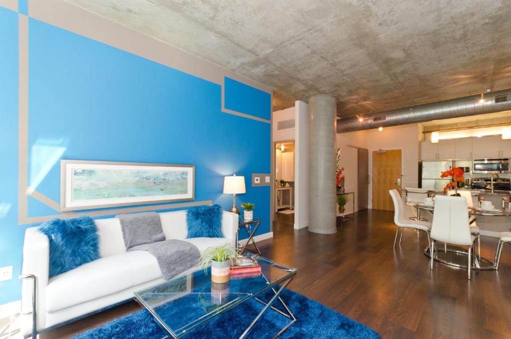 Downtown LA Luxe Staples Center Suite in Los Angeles (CA) reviews